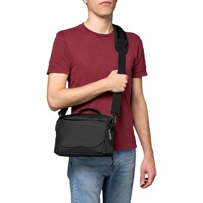 Product: Manfrotto Advance Shoulder Bag M III