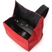 Product: Artisan & Artist ACAM-75 camera pouch Red