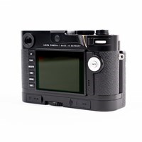 Product: Leica SH M (typ 240) 24Mp CMOS Black w/- extra battery + multi function grip + thumb support grade 9