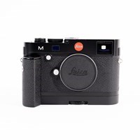 Product: Leica SH M (typ 240) 24Mp CMOS Black w/- extra battery + multi function grip + thumb support grade 9
