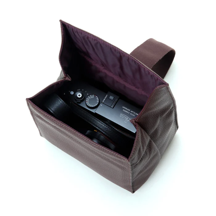 Artisan & Artist ACAM-78 Leather Camera Pouch - Brown