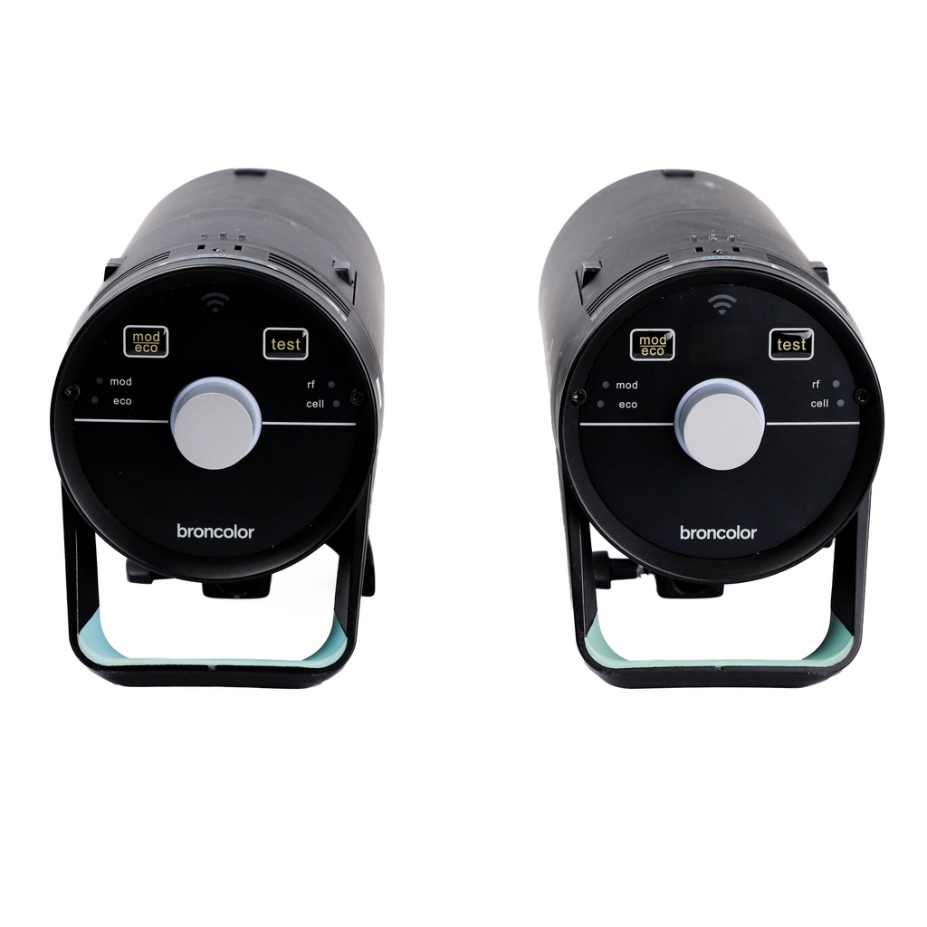 Broncolor Siros 800 L x 2 w/ extra batteries + Outdoor Trolley/backpack - Grade 8