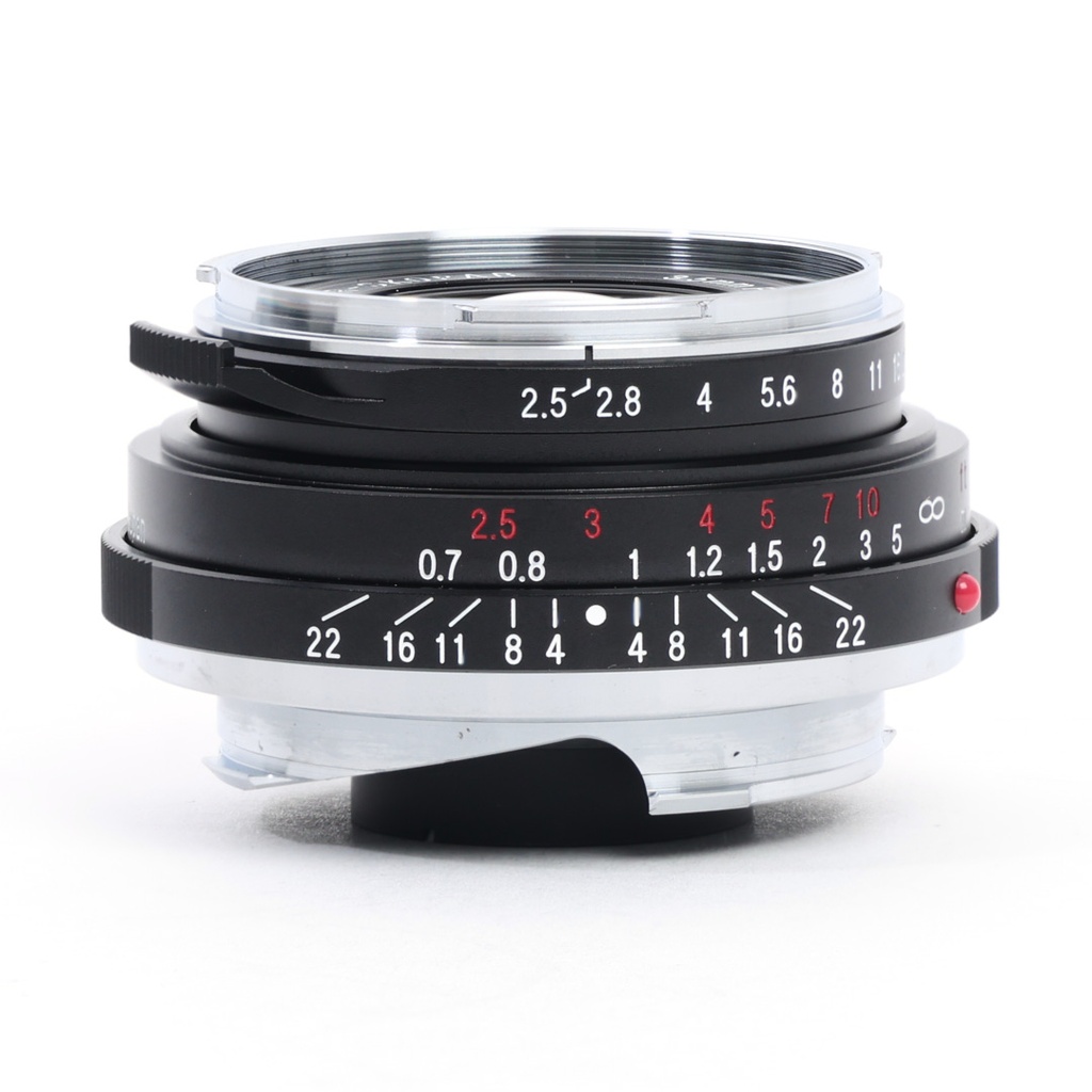 Voigtlander  35mm f/2.5 COLOR-SKOPAR P-II Lens: Leica M Grade 9 