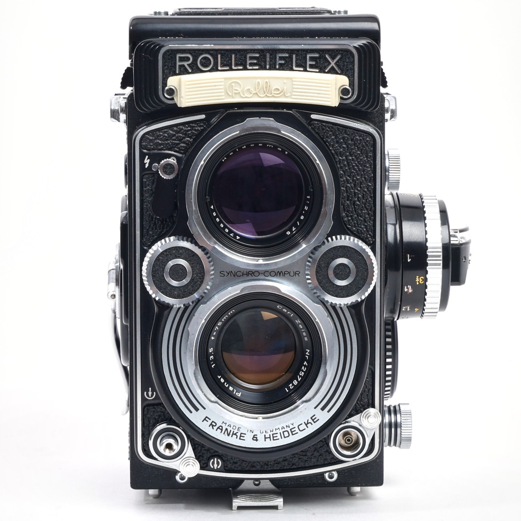 Rolliflex 3.5F type 4 Planar (rebuilt by Magicflex Camera Germany 2020) w/- OEM UV filter, Bay II Lens hood + metal cap satin), Ever-ready case and Superior Labor 6x6 leather carry case
