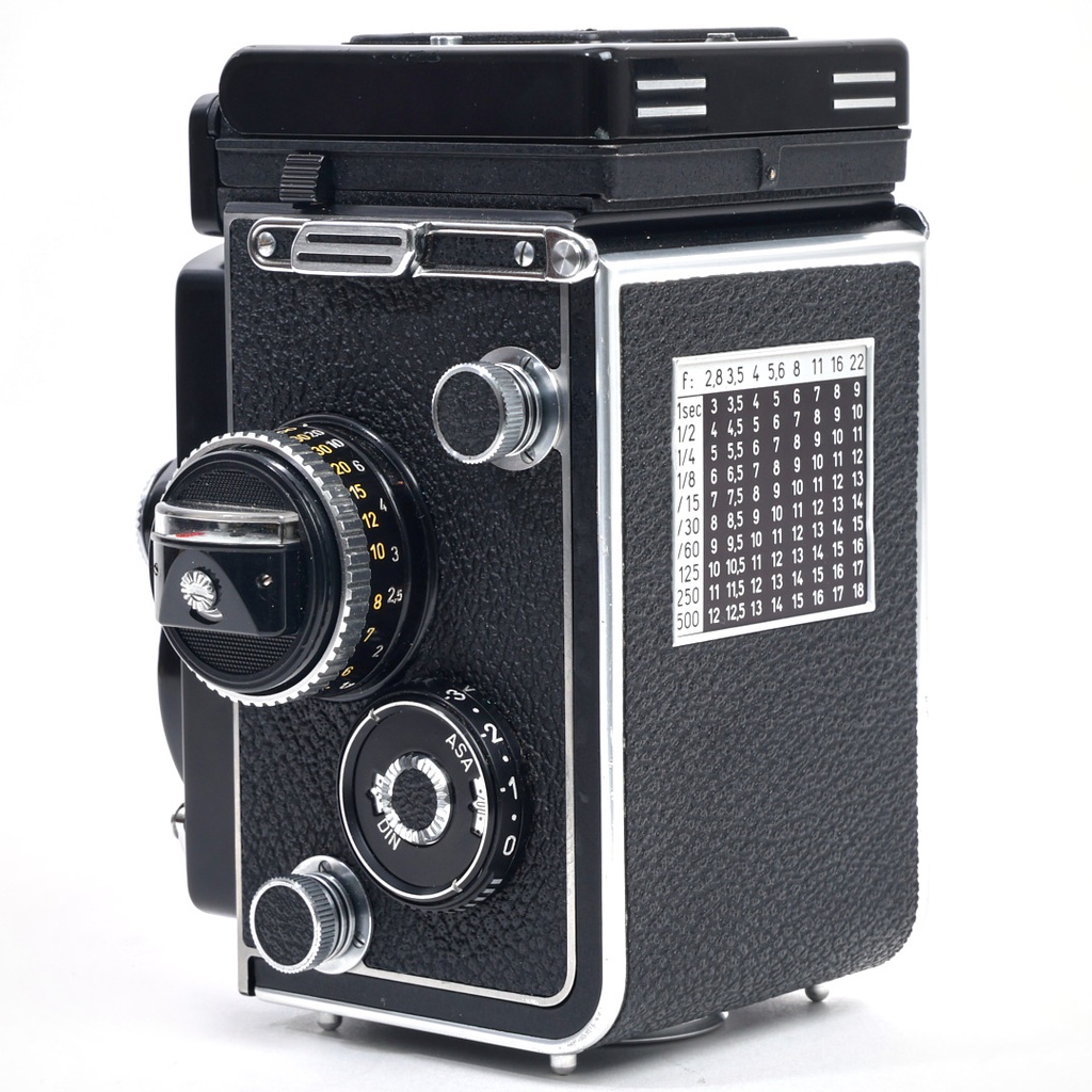 Rolliflex 3.5F type 4 Planar (rebuilt by Magicflex Camera Germany 2020) w/- OEM UV filter, Bay II Lens hood + metal cap satin), Ever-ready case and Superior Labor 6x6 leather carry case