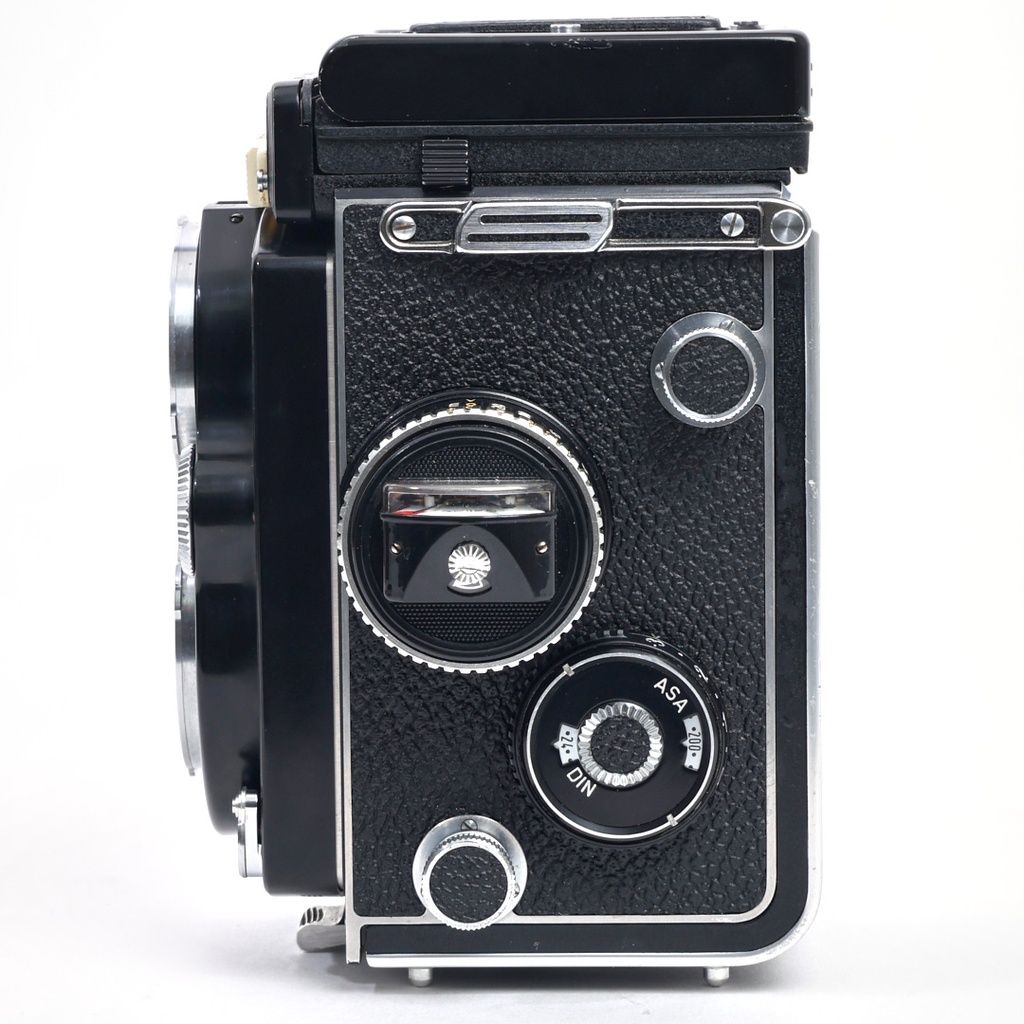 Rolliflex 3.5F type 4 Planar (rebuilt by Magicflex Camera Germany 2020) w/- OEM UV filter, Bay II Lens hood + metal cap satin), Ever-ready case and Superior Labor 6x6 leather carry case