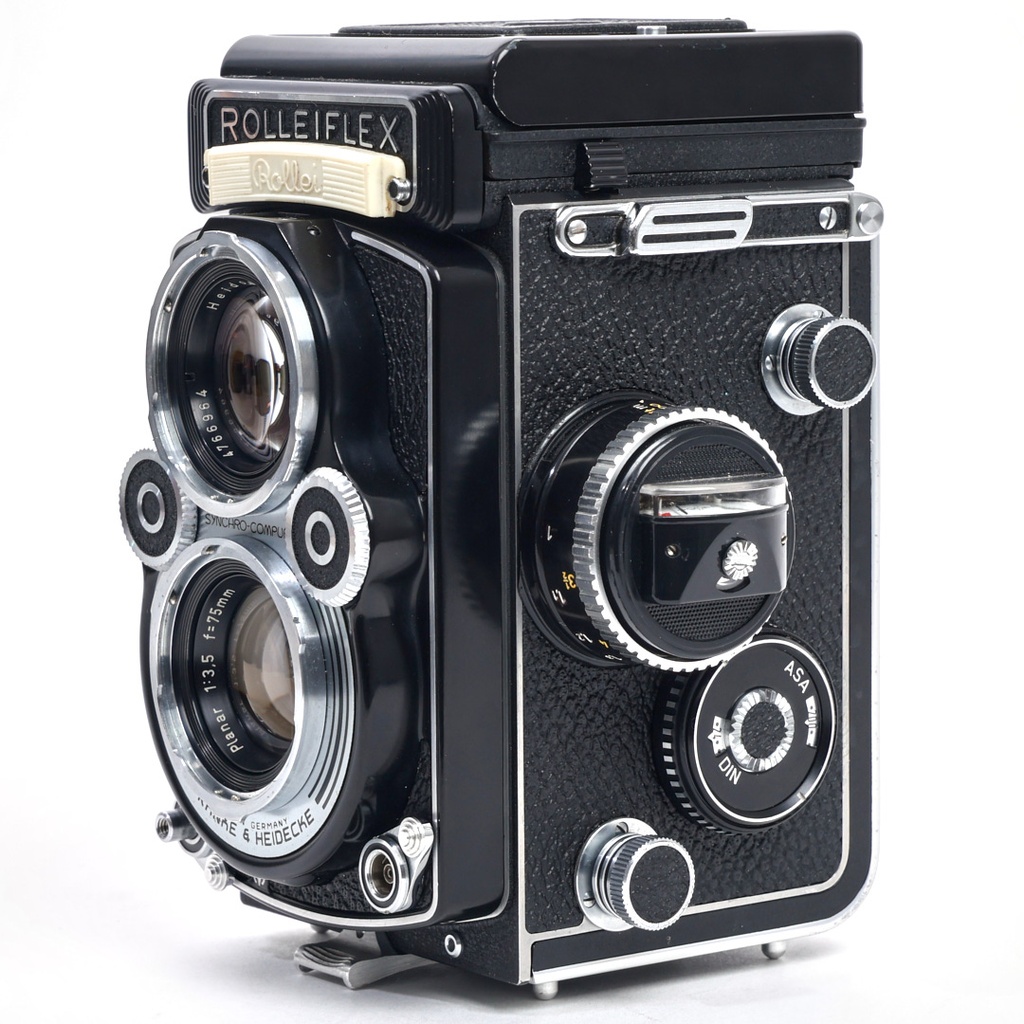 Rolliflex 3.5F type 4 Planar (rebuilt by Magicflex Camera Germany 2020) w/- OEM UV filter, Bay II Lens hood + metal cap satin), Ever-ready case and Superior Labor 6x6 leather carry case