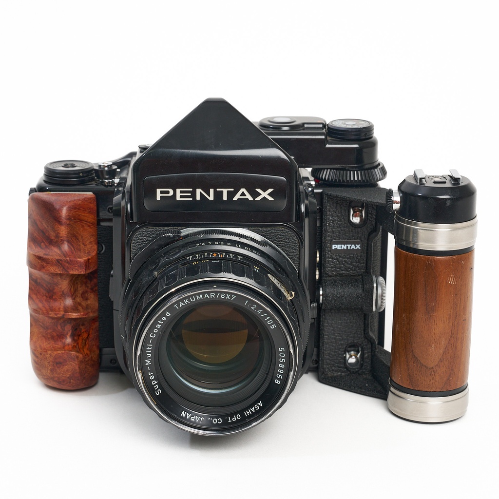 Pentax 67 body w/- metered prism + 105 f/2.4 + 45mm/135mm/165mm/200mm/300mm f/4 Grade 8