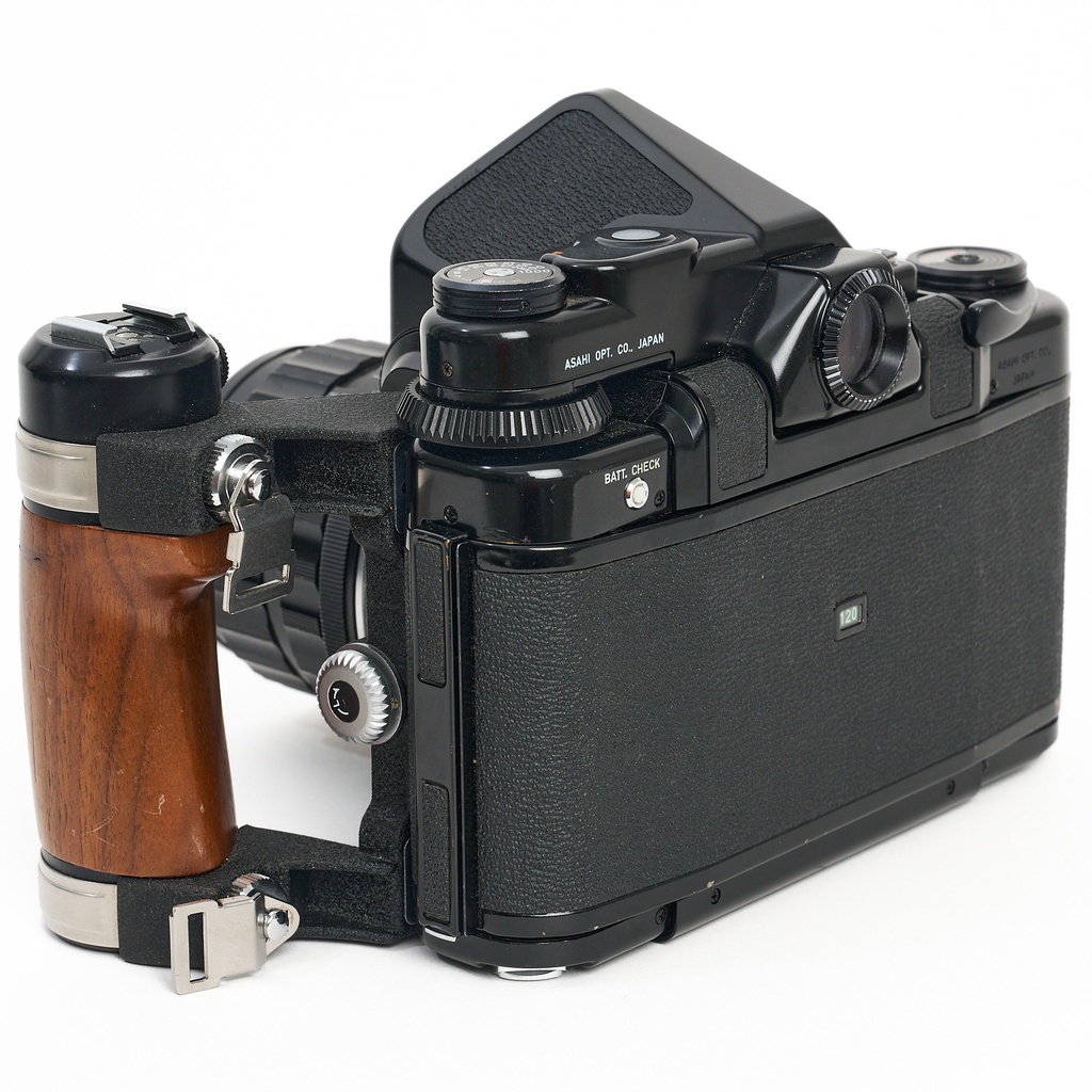 Pentax 67 body w/- metered prism + 105 f/2.4 + 45mm/135mm/165mm/200mm/300mm f/4 Grade 8