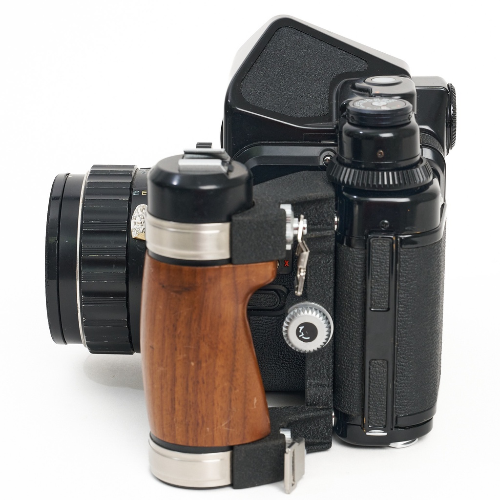 Pentax 67 body w/- metered prism + 105 f/2.4 + 45mm/135mm/165mm/200mm/300mm f/4 Grade 8