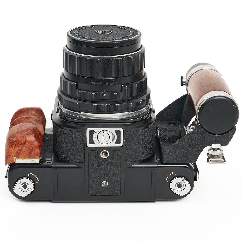 Pentax 67 body w/- metered prism + 105 f/2.4 + 45mm/135mm/165mm/200mm/300mm f/4 Grade 8