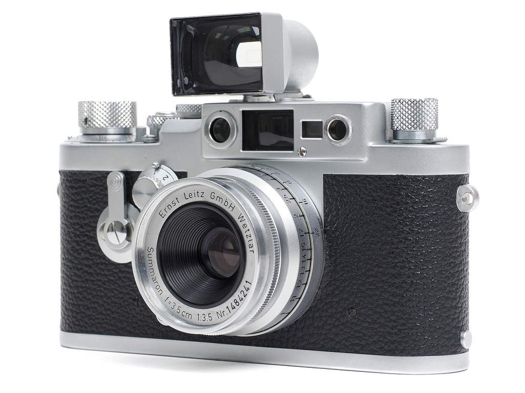 Leica IIIg + Summaron f= 3.5 cm 1:3.5 Grade 9