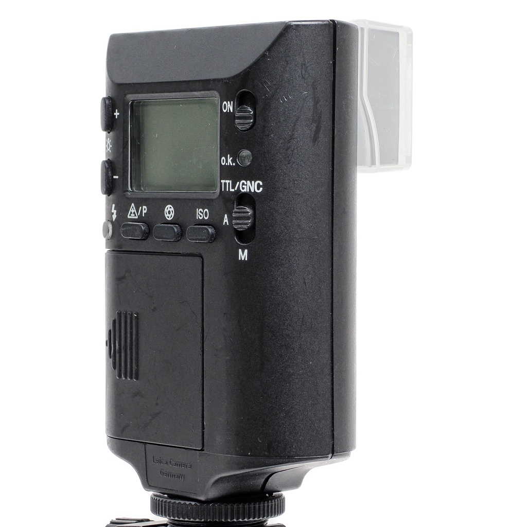 Leica SF24D Flash w/- diffuser - Grade 7