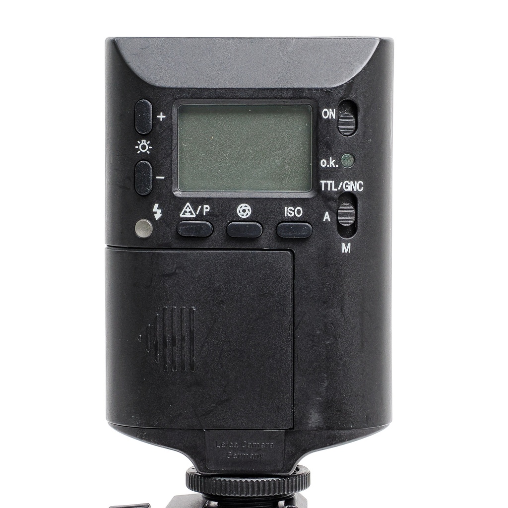 Leica SF24D Flash w/- diffuser - Grade 7