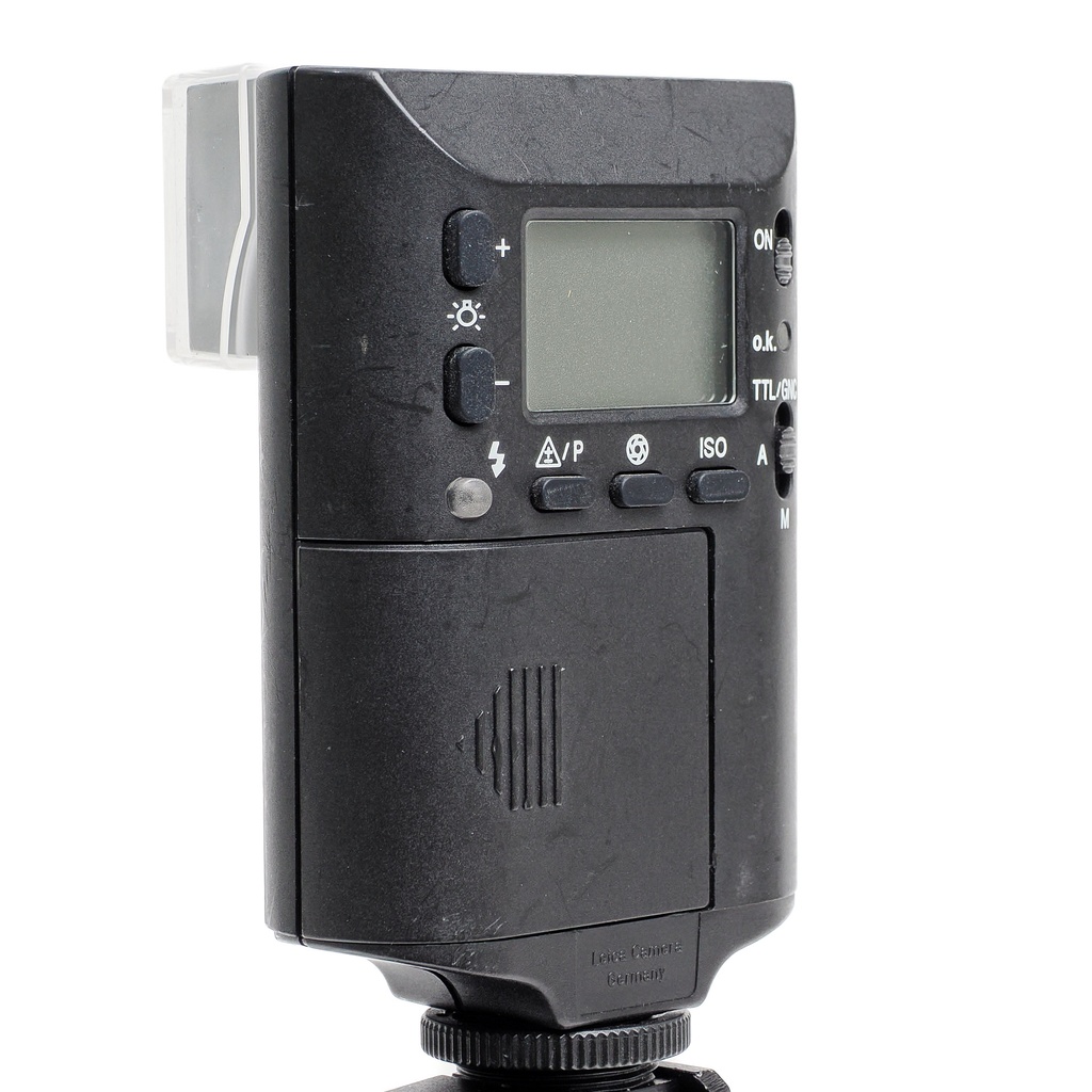 Leica SF24D Flash w/- diffuser - Grade 7