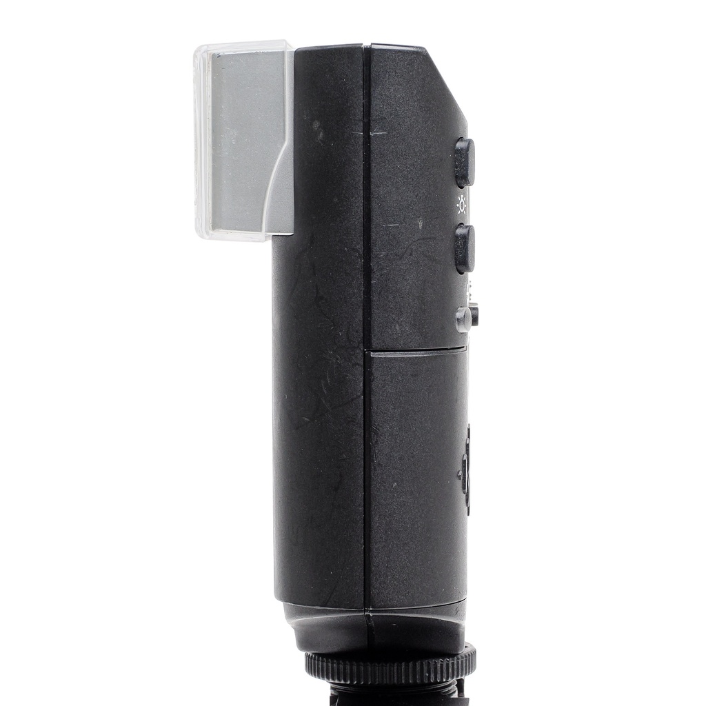 Leica SF24D Flash w/- diffuser - Grade 7