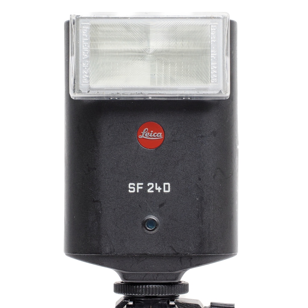 Leica SF24D Flash w/- diffuser - Grade 7