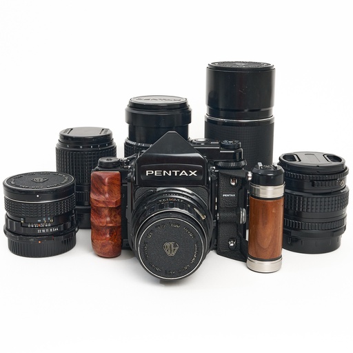 [SHPEN67K-8] Pentax 67 body w/- metered prism + 105 f/2.4 + 45mm / 135mm / 165mm / 200mm / 300mm f/4 Grade 8
